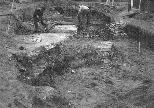 Het wegbreken van het fundament van de Middelburgse Poort.