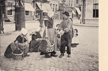 Arnemuidse visleurders en -leursters in Middelburg.