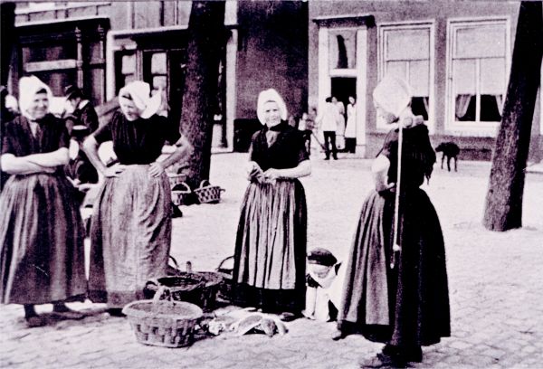 Visleursters elke dag op pad om een schamel stukje brood te verdienen.