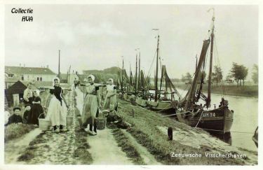 De vissersvloot thuis.