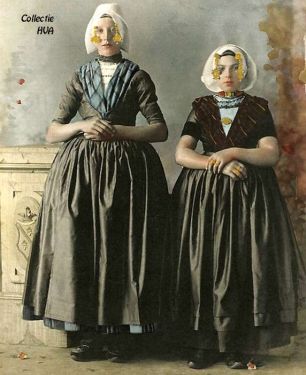 Arnemuidse klederdracht: visscherstand en burgerstand.