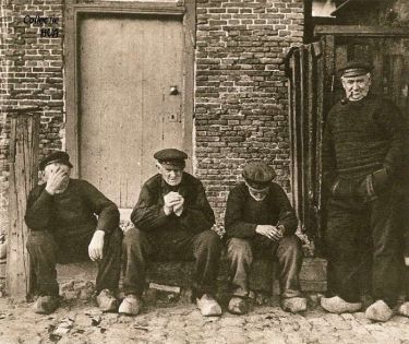 Deze oude vissertjes schudden het hoofd over alle toestanden in de gemeente.