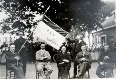 Burgemeester Horninge, wethouder Benjamin Franse en gemeentesecretaris Huijssen.