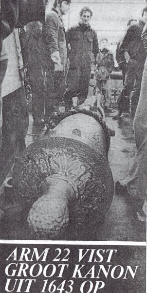 De ARM 20 vist een 17e eeuws kanon op.